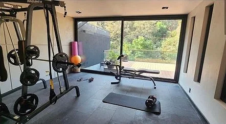 Residencia con terraza y domo central en Bosque Real — fotografía 8