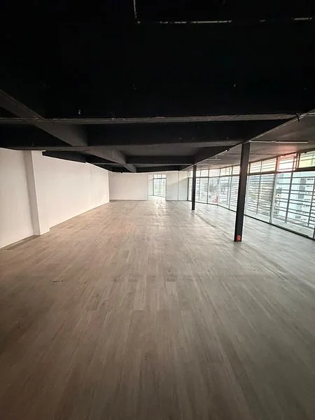 Oficinas corporativas sobre avenida División del Norte — fotografía 6
