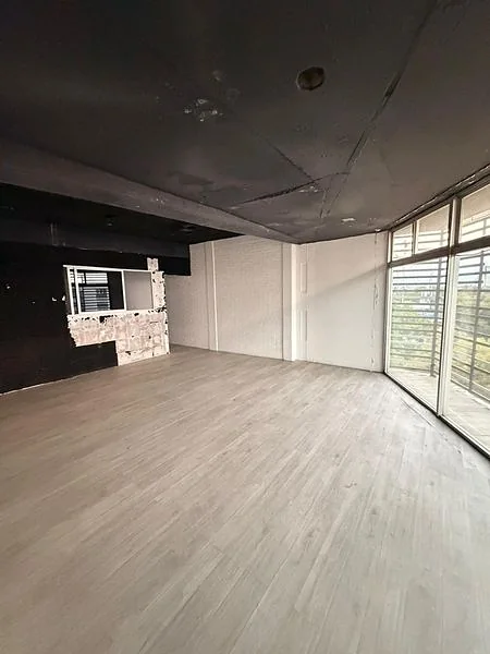 Oficinas corporativas sobre avenida División del Norte — fotografía 7