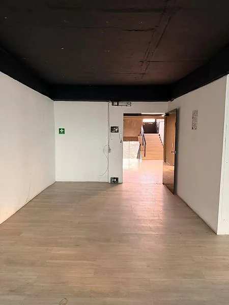 Oficinas corporativas sobre avenida División del Norte — fotografía 8