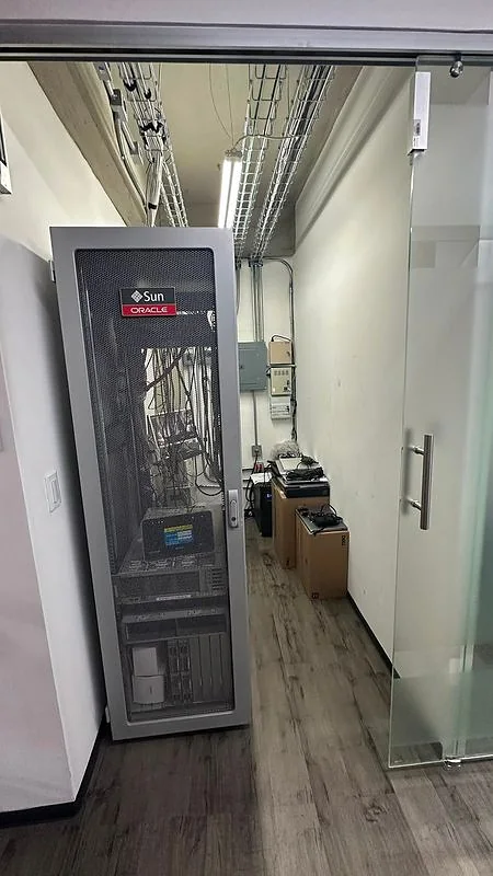 Oficinas corporativas sobre avenida División del Norte — fotografía 11