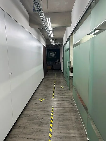 Oficinas corporativas sobre avenida División del Norte — fotografía 13